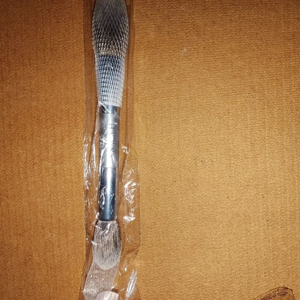 Double-Ended Makeup Brush With Protective Netting